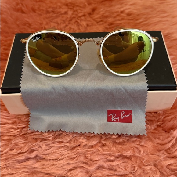 Ray-Ban Gold Frame with Brown Lenses Sunglasses - Picture 2 of 5